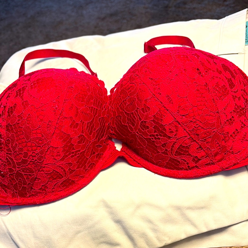 Victoria’s Secret Elegant Red Lace Bra